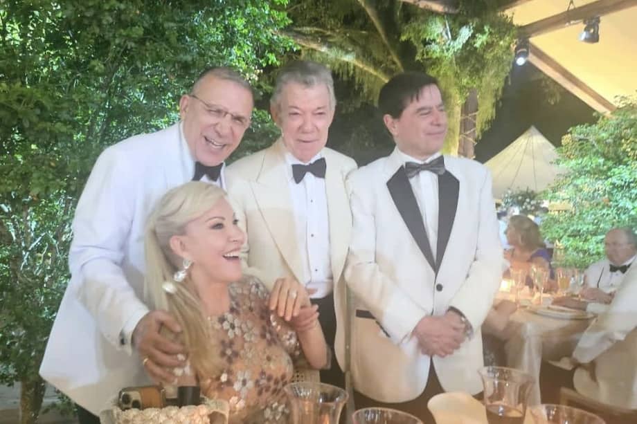 Roy Barreras, Dilian Francisca Toro, Juan Manuel Santos y Juan Fernando Cristo en el matrimonio de Esteban Santos y Gabriela Tafur.