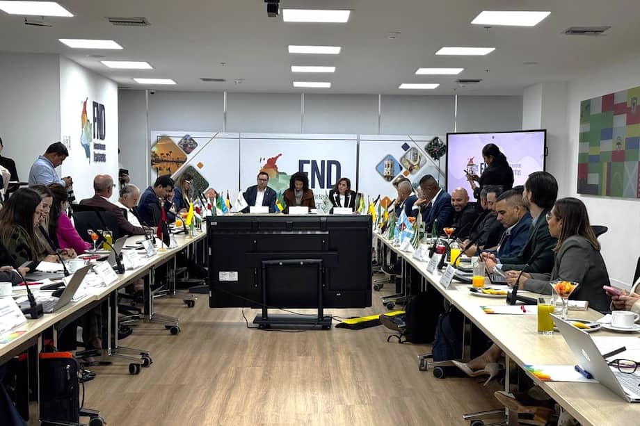 Reunión en la Federación Nacional de Departamentos entre varios gobernadores del país.