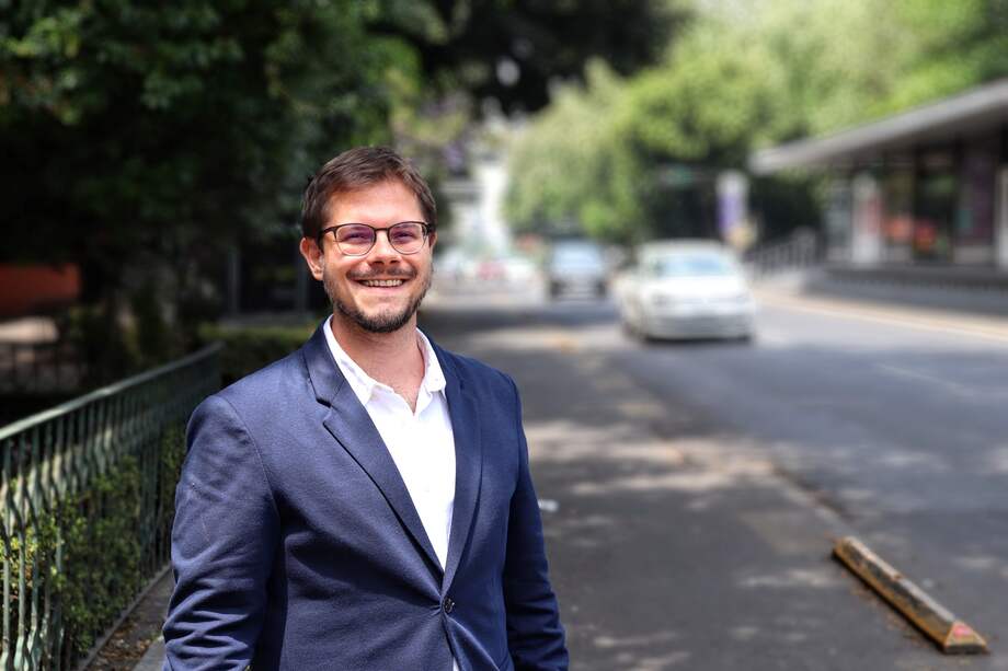 Pedro Bastos advierte que para que los vehículos eléctricos cumplan su función sin contaminar quienes los operan deben estar pendientes de procesos como estar atentos a los sistemas de suministro de energía y, sobre todo, al reciclaje de las baterías al final de su vida útil.