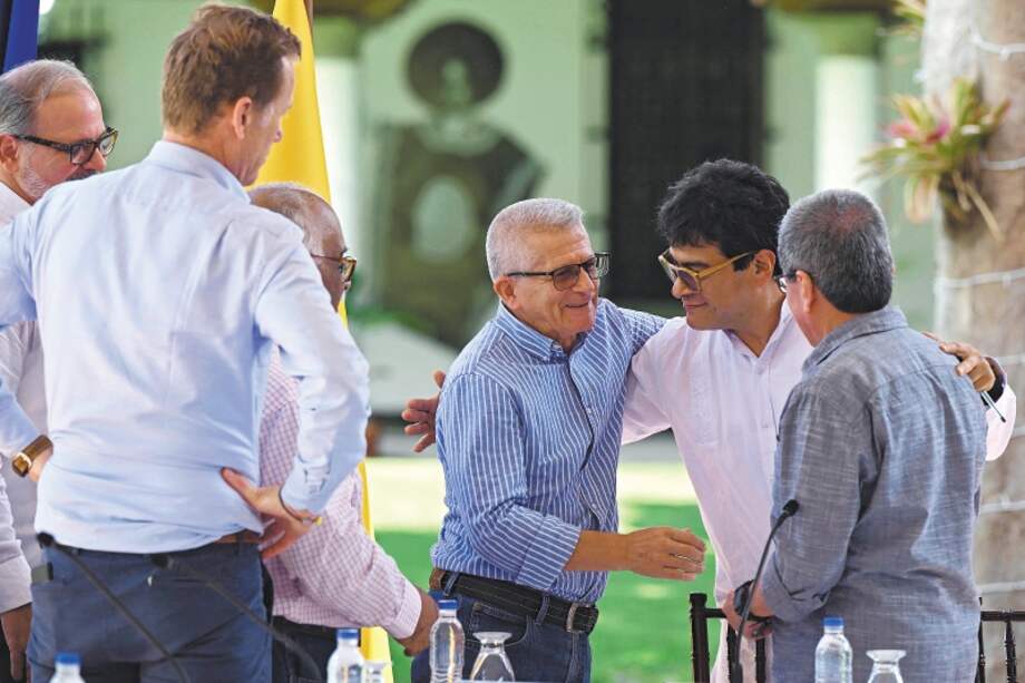 De forma inédita, negociadores de derecha e izquierda integran este nuevo intento por hacer la paz con el Eln, esta vez desde Caracas. / Yuri Cortez - AFP