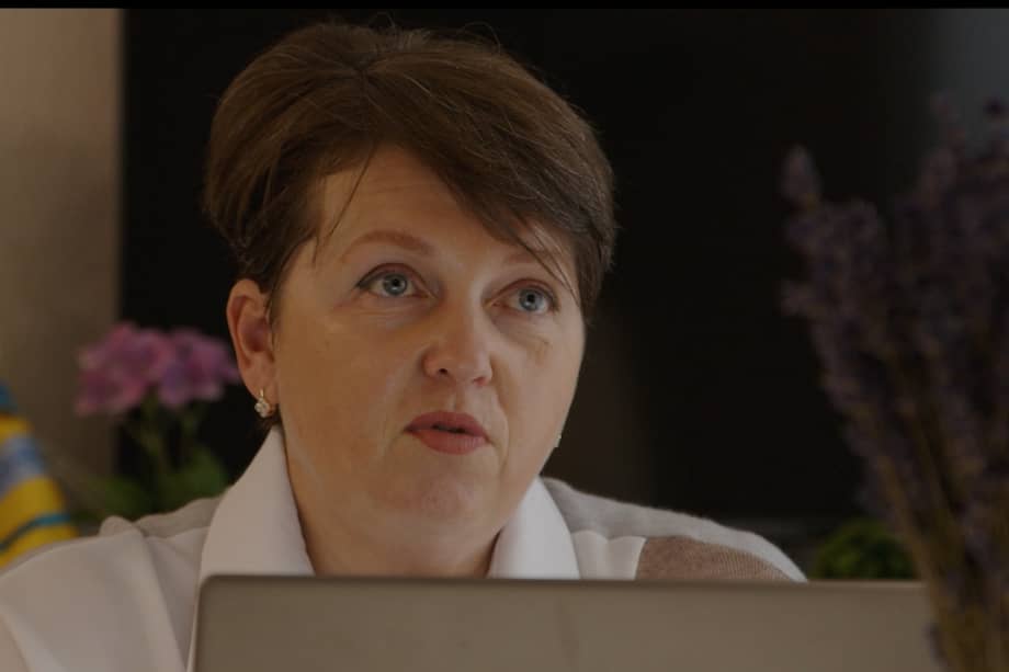 Olena Yahupova habla sobre sus esfuerzos para llevar ante la justicia a los soldados rusos responsables de los crímenes de guerra cometidos contra ella y otros civiles.