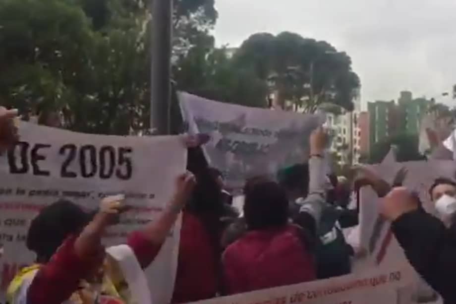 Exigen licencias de conducción y no ser discriminados.