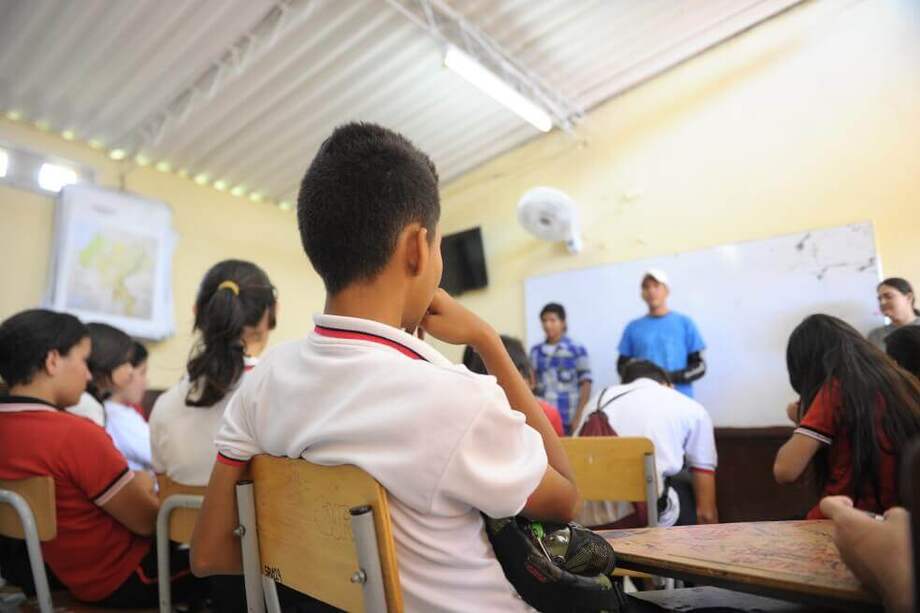La convocatoria está dirigida a docentes de colegios oficiales que pertenezcan a las áreas de tecnología e informática, matemáticas y ciencias naturales y sociales. / Cristian Garavito - El Espectador