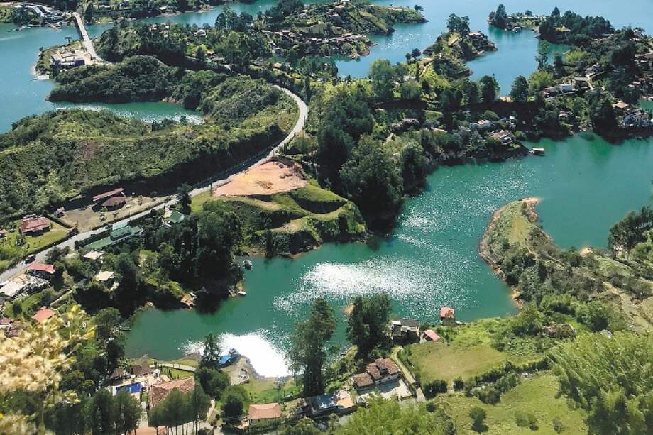 Panoramic View of the Stone, the Guatapé Peñol and the Slopes of the Small Hills that Surround it that look like Islands.