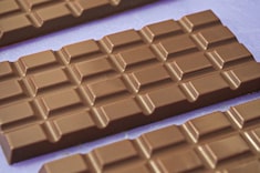 La colombiana que conquista París con chocolate artesanal de productores colombianos
