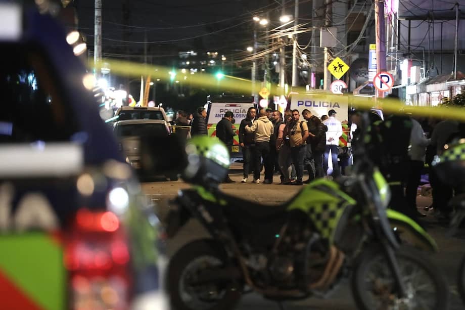 En el barrio Modelia, de la localidad de Fontibón, el precandidato presidencial Miguel Uribe fue blanco de un atentado. Las autoridades estuvieron en la zona recabando información para la investigación, entre ellas, recuperar el arma con la que se perpetró el hecho.