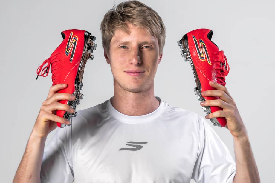 Andrés Llinás, defensor central de Millonarios y embajador de Skechers Colombia desde enero de 2026.