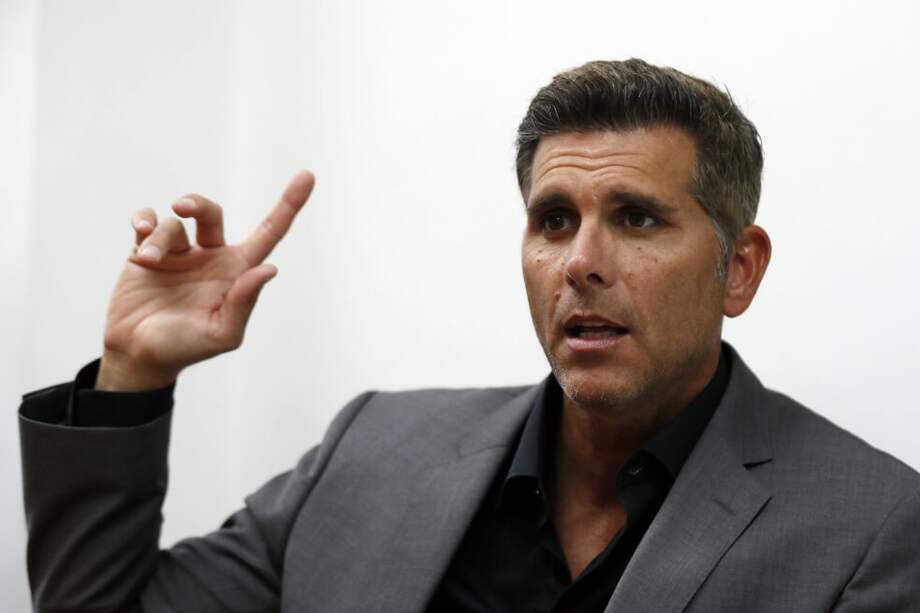 El actor peruano Christian Meier tiene el rol principal en la serie "El general Naranjo" de Fox. / EFE