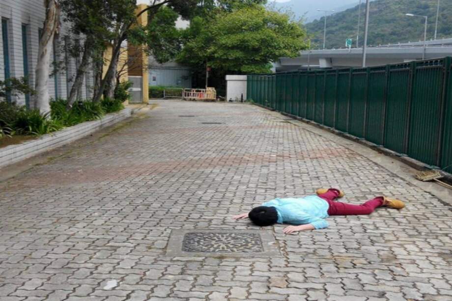 Instagram #DeadPoseChallenge