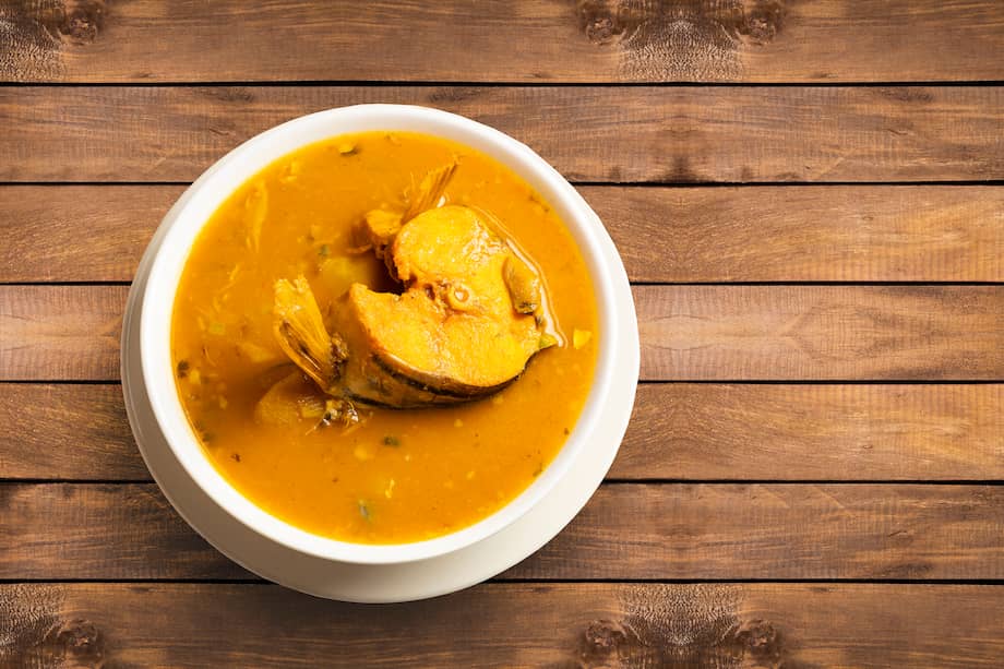 Prepara este sancocho de pescado con bagre para saborear.