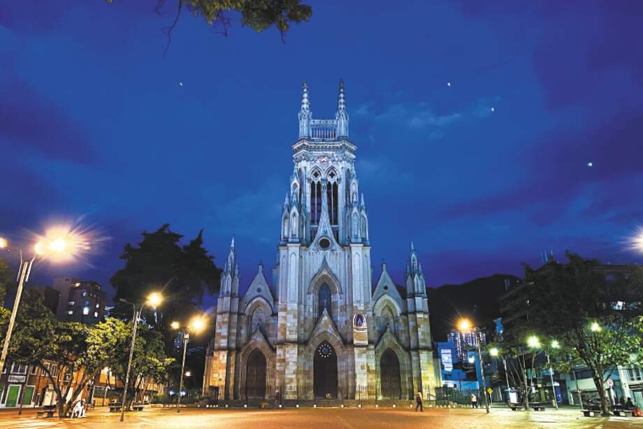 Foto de la Basílica y del parque de Lourdes, de David Micolta, para la exposición “Ciudades durmientes”, que se puede ver en www.mambogota.com. / Cortesía David Micolta