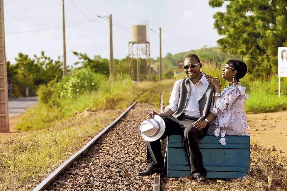 De sus viajes por el mundo, Amadou & Mariam han integrado nuevos estilos a su propuesta musical. / Cortesía Warner Music