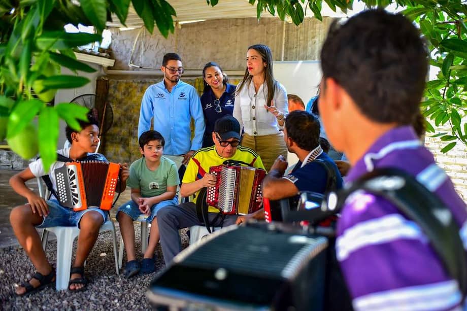 Julieth Peraza anunció una alianza interinstitucional entre la Fundación Gases del Caribe y la Fundación Cocha Molina. A través del programa y plataforma ‘Huellas del Maestro’, 20 niños en situación de vulnerabilidad del Barrio La Paz, en Barranquilla, recibirán capacitación integral para formarse como acordeoneros.