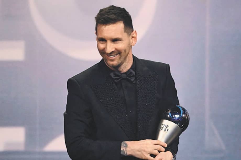 El delantero de Argentina y Paris Saint-Germain Lionel Messi, después de recibir el premio al Mejor Jugador de la FIFA 2022, en París.