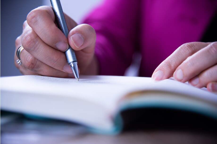 "Sanación", "La mujer de la radio", "El preferido", "La novata", "Elección de nombres", "Un paseo por Luvina", "Cuando los hombres mueran", son los títulos que hacen parte de esta nueva edición de La esquina delirante.