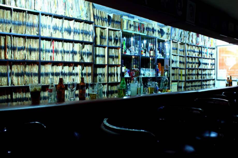 La taberna Evocación es uno de los negocios más antiguos de música popular clásica de la ciudad de Santiago de Cali. / Cortesía Taberna Evocación.
