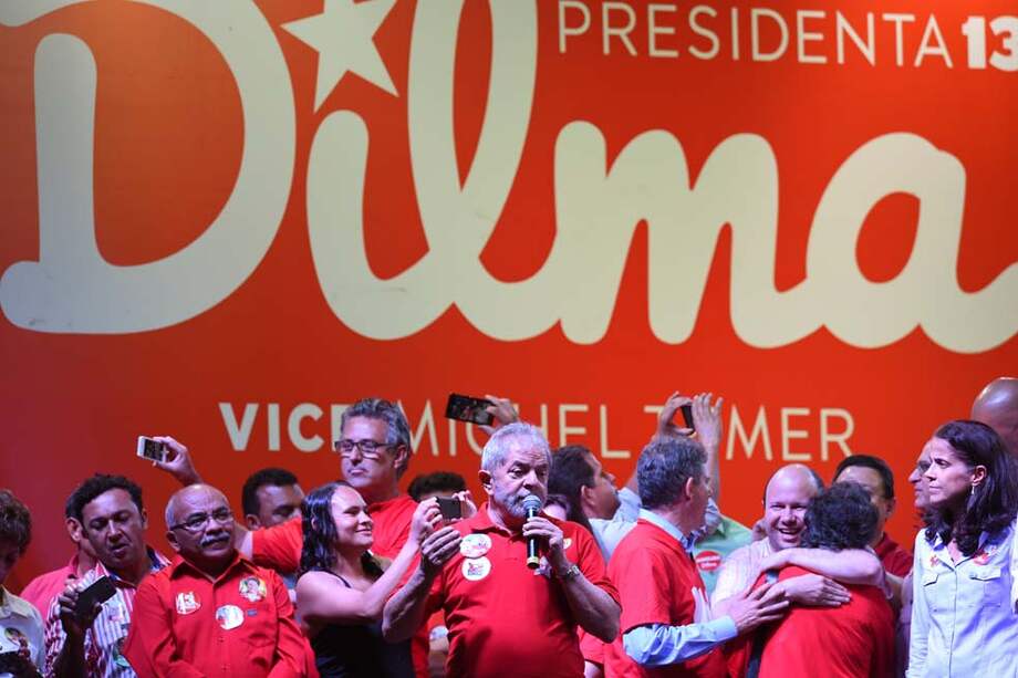 El expresidente de Brasil Luiz Inácio Lula da Silva, durante un discurso en apoyo a la presidenta y candidata Dilma Rousseff. / AFP
