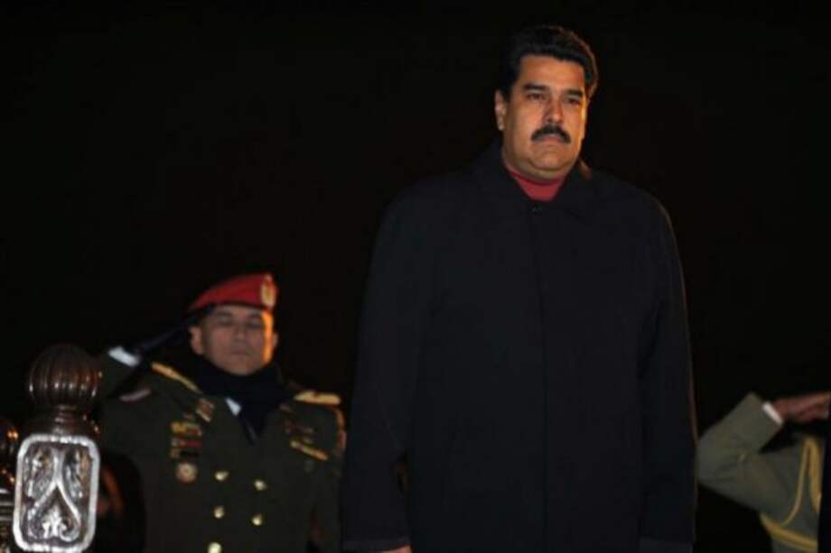 Opositor acusa a Nicolás Maduro de propiciar "dolarización" de la economía venezolana
