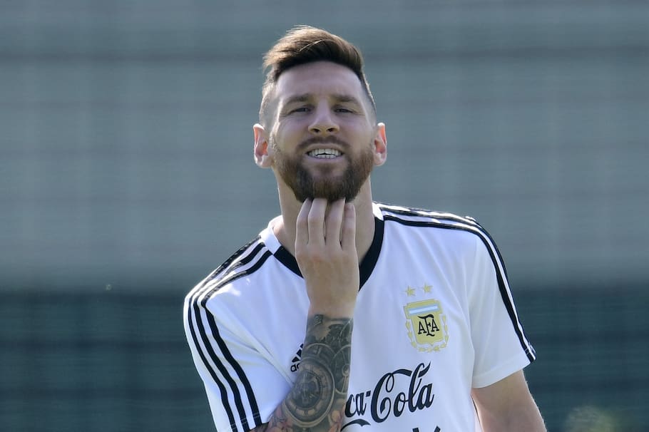 Argentina's forward Lionel Messi takes part in a training session at the team's base camp in Bronnitsy, on June 29, 2018 on the eve of the team's round of sixteen football match as part of the Russia 2018 World Cup. / AFP PHOTO / JUAN MABROMATA