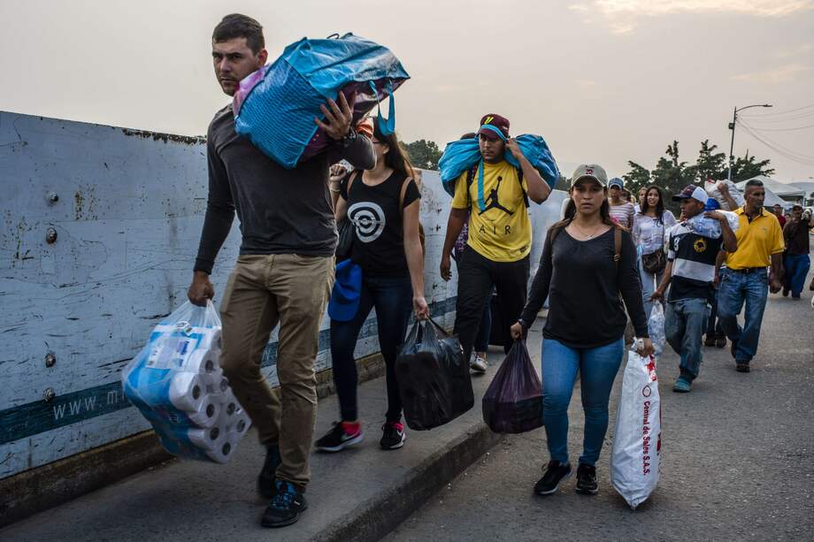 Los migrantes venezolanos más vulnerables, los más enfermos o los que padecen malnutrición están llegando a países como Colombia o Perú. / Bloomberg News.