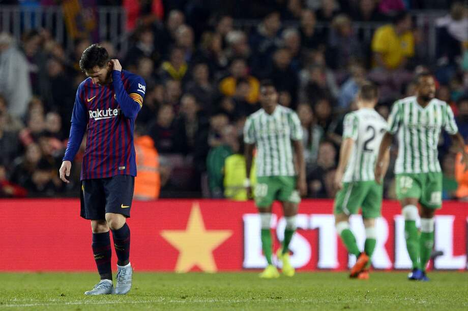 Lionel Messi y Arturo Vidal marcaron los goles del Barcelona frente al Betis. / AFP