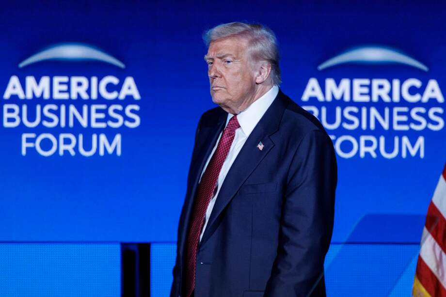 El presidente de Estados Unidos, Donald Trump, habla durante la edición inaugural del America Business Forum, en el Kaseya Center de Miami, Florida.