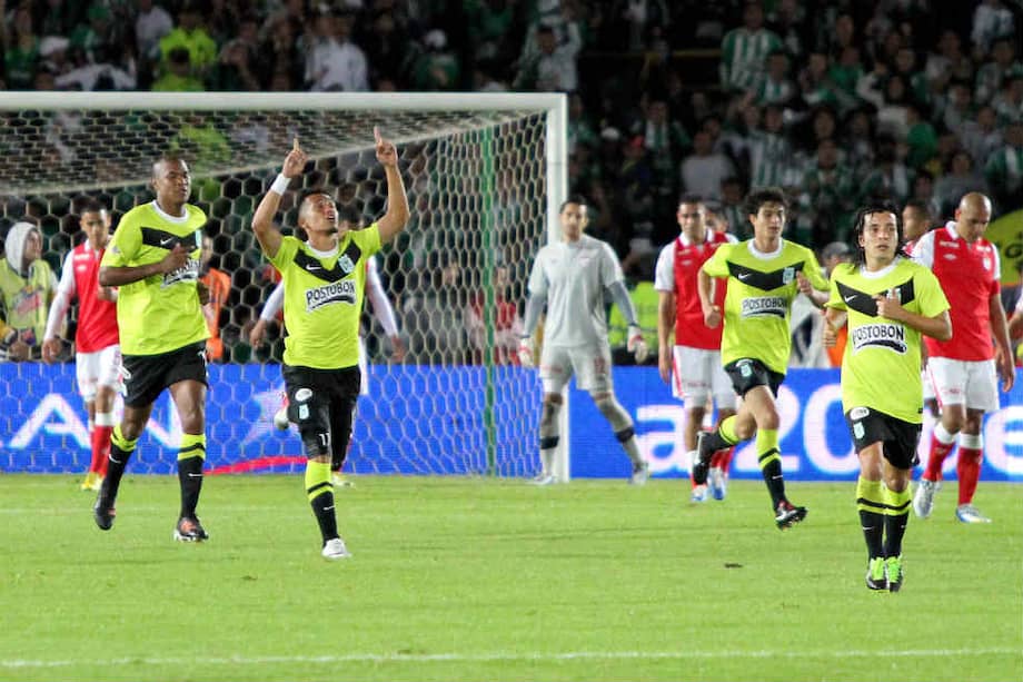 El pereirano Fernando Uribe, de 27 años, fue el autor de los dos goles de Atlético Nacional en el empate frente a Independiente Santa Fe, en el estadio El Campín de Bogotá. / VizzorImage - Felipe Caicedo