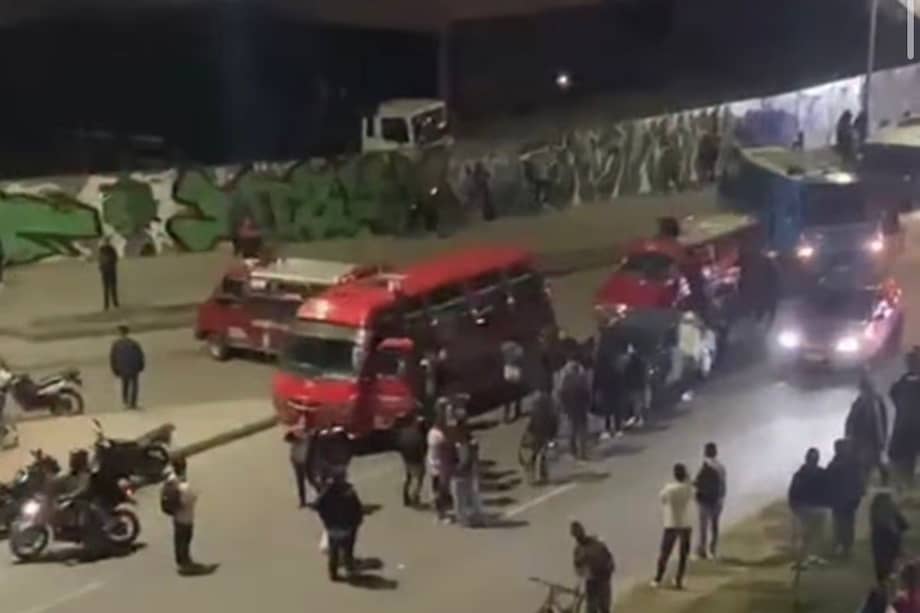 Debido a una manifestación a la altura de la estación Terreros, continúan sin servicio las estaciones San Mateo, Terreros, León XIII, La Despensa y Bosa, en Soacha.Más de 31.300 usuarios resultan afectados por esta situación.