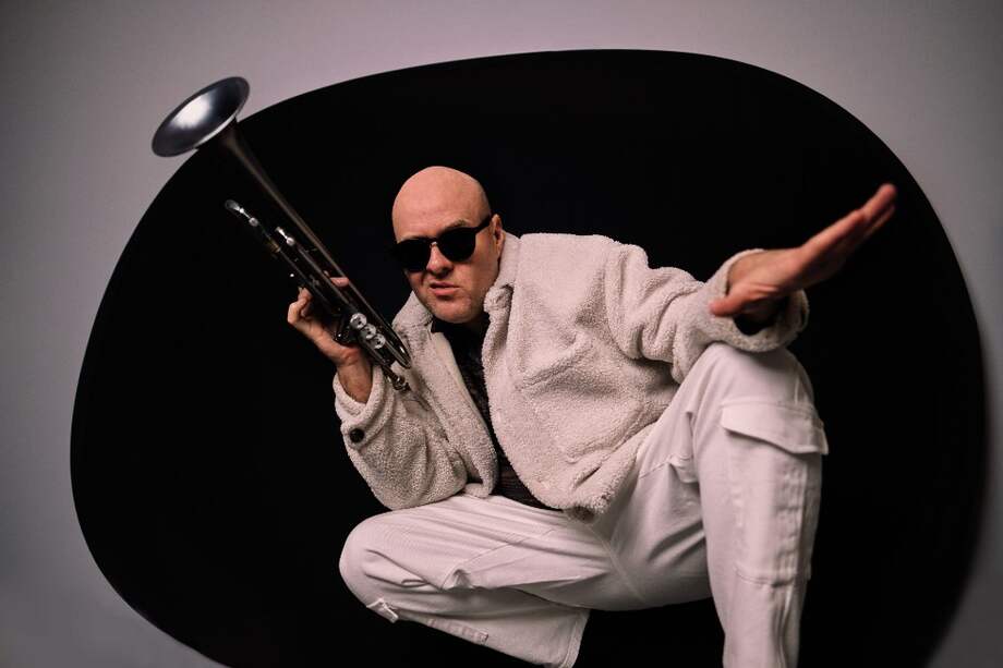 Philip lanza "Live in love" con un mensaje de amor dedicado a su hijo.