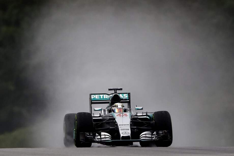 Lewis Hamilton se quedó con la Pole en Malasia. Foto: AFP