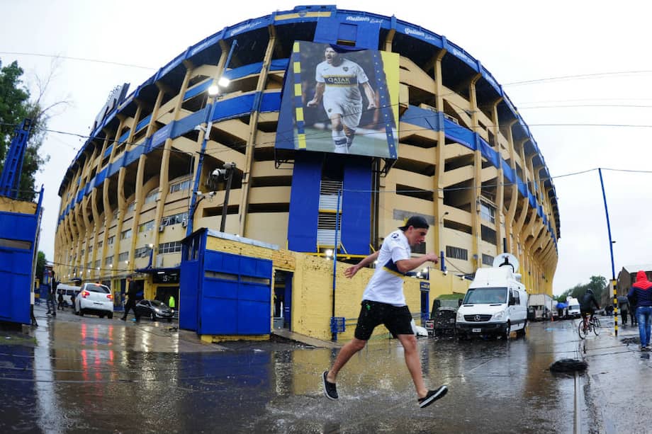 Boca y River jugarán la primera final de la Copa Libertadores a partir de las 2:00 p.m. / AFP