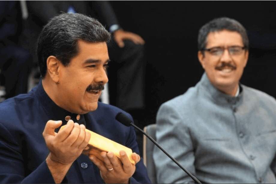 Nicolás Maduro presenta lingotes de oro en una reunión de ministros el 22 de marzo de 2018. / Prensa Presidencial - Venezuela