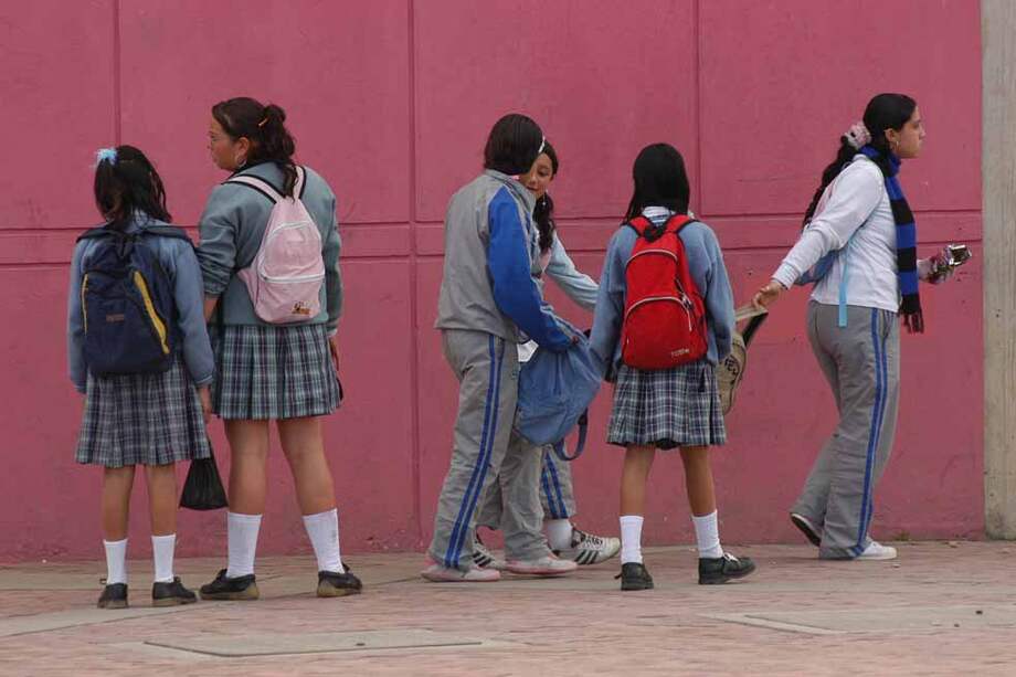 Corte Constitucional regañó a colegio por censurar cortes de cabello