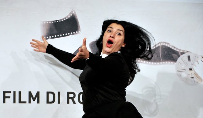Un símbolo de la lucha iraní: murió la artista Marjane Satrapi, autora de 'Persépolis'