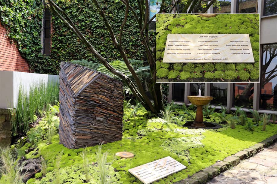 Monumento y placa en memoria de las víctimas externadistas del Palacio de Justicia.