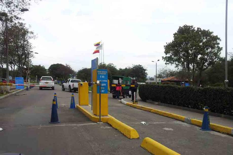 El parqueadero que opera City Parking en el cementerio Jardines del Recuerdo. / Cortesía