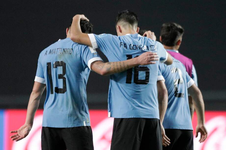 Jugadores de Uruguay celebran al final, de un partido del grupo E de la Copa Mundial de Fútbol sub-20 entre Uruguay e Irak en el estadio Diego Armando Maradona en La Plata (Argentina).