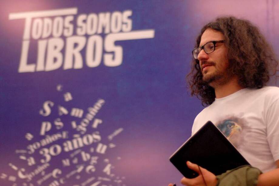 Daniel Ferreira, nacido en San Vicente de Chucurí, presente en la Feria del Libro de Bogotá. / Miguel Menéndez