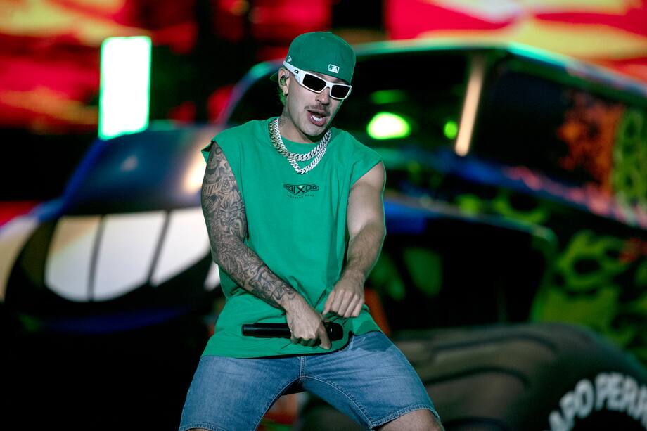 ¿Por qué la presentación de Feid desató críticas en redes sociales? Te contamos lo que sucedió.