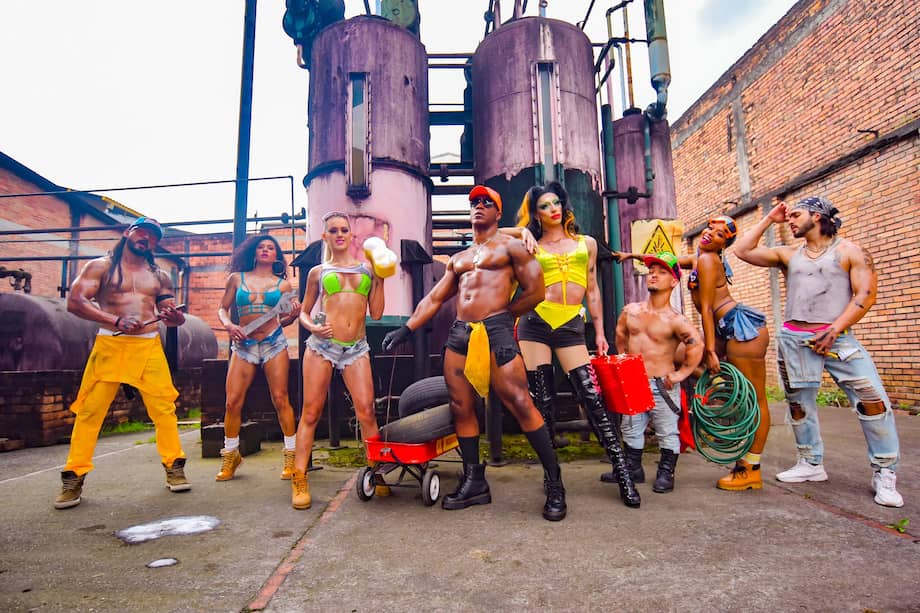 Algunos de los bailarines del Escuadrón caliente, el grupo encargado del show del Suelta como gabete.