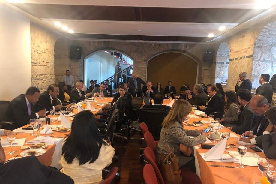 La bancada se reunió hoy para determinar qué puntos acompañará. / Twitter Roy Barreras.