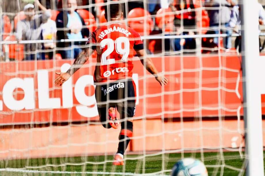 Juan Camilo Hernández celebra el gol con el que Mallorca derrotó este sábado al Alavés. / @RCD_Mallorca