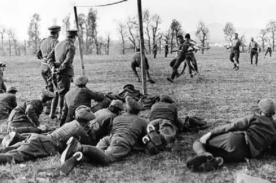 La tregua de navidad se caracterizó por un partido que, según cuentan los registros, quedó con un resultado de 3-2 del ejército alemán sobre el ejército británico. / Archivo particular