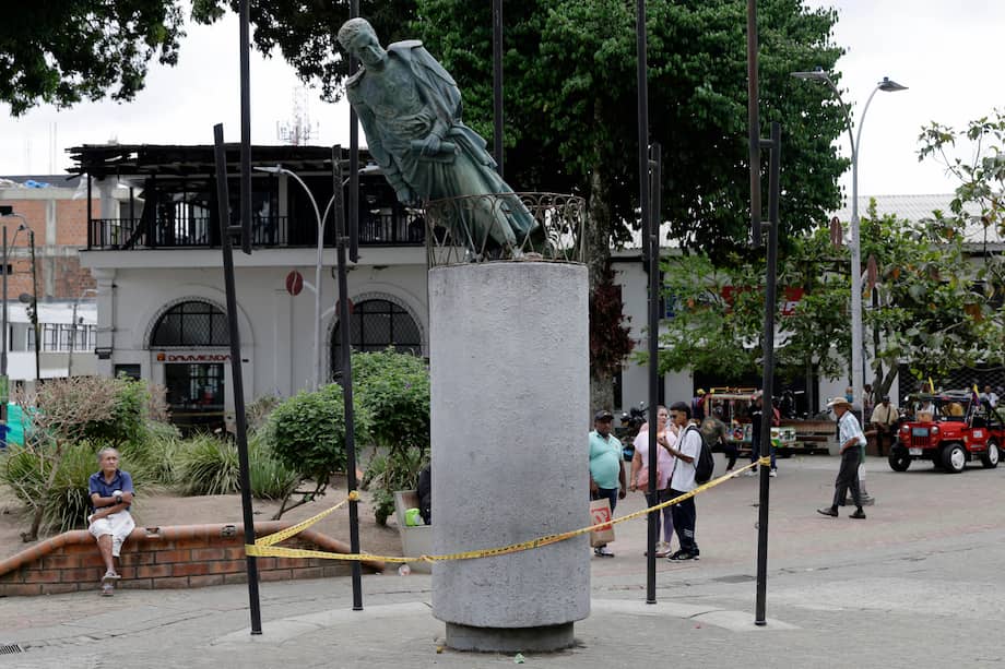 Fotografía del 16 de agosto de 2026 en la Plaza de Bolívar de Montenegro (Colombia). EFE/ Carlos Ortega