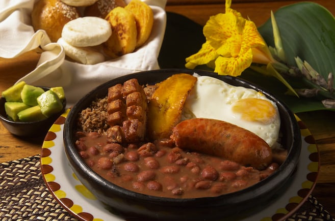 Fríjoles colombianos con chicharrón: la receta tradicional paso a paso
