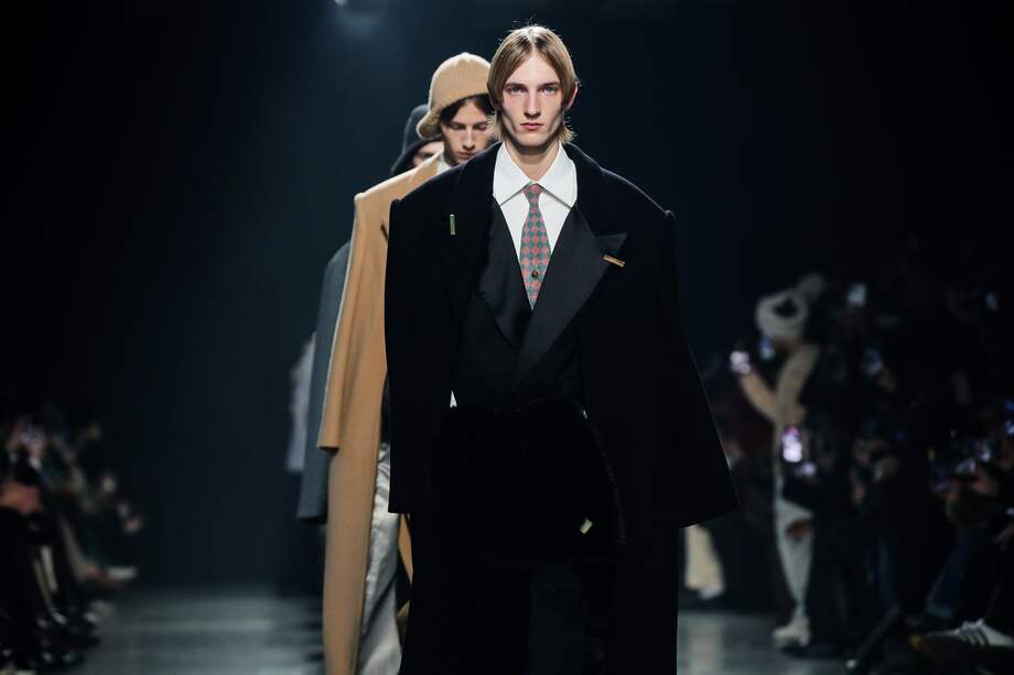 Una creación de la colección Fall/Winter 2024/2025 de Sean Suen. EFE