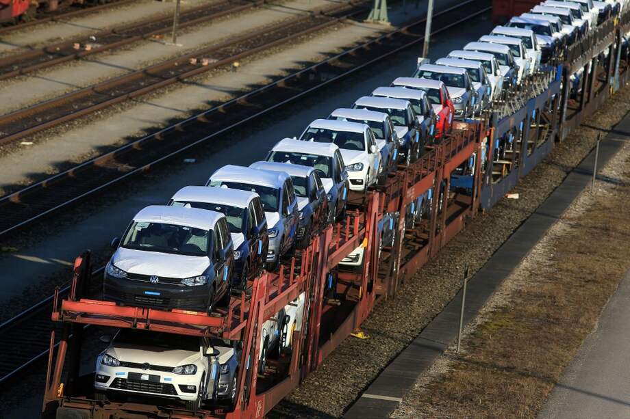 ¿Por qué se desplomó la venta de carros nuevos en Europa?