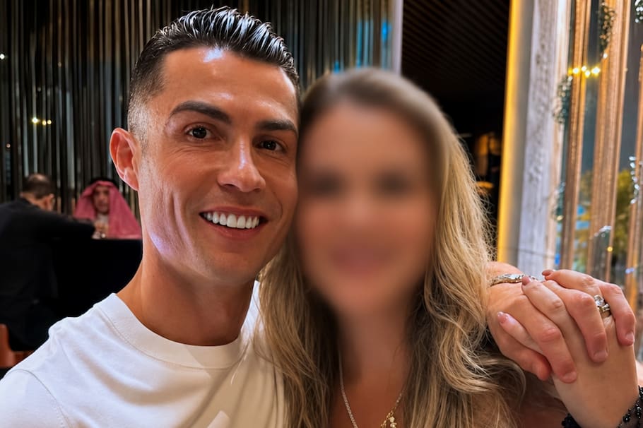 Cristiano Ronaldo junto a Katia Aveiro, su hermana mayor.