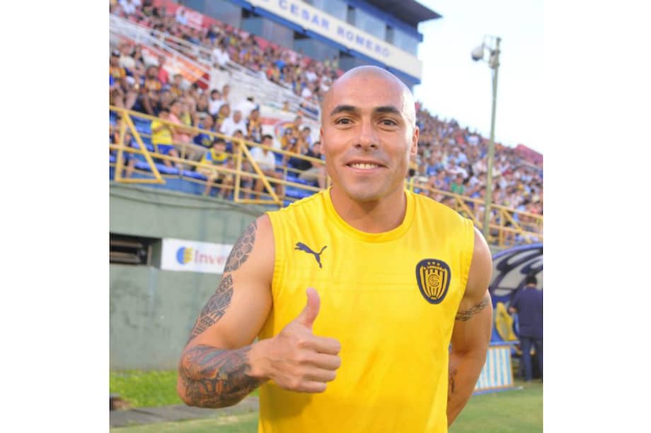 Vladimir Marín jugó sus últimos años en la primera división del fútbol paraguayo con el Sportivo Luqueño. En 2018 salió campeón como entrenador del equipo sub-18 femenino.