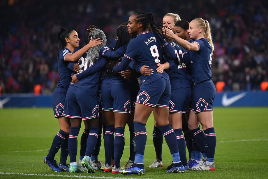 Las jugadoras de PSG celebran uno de los goles con los que vencieron a Real Madrid.
